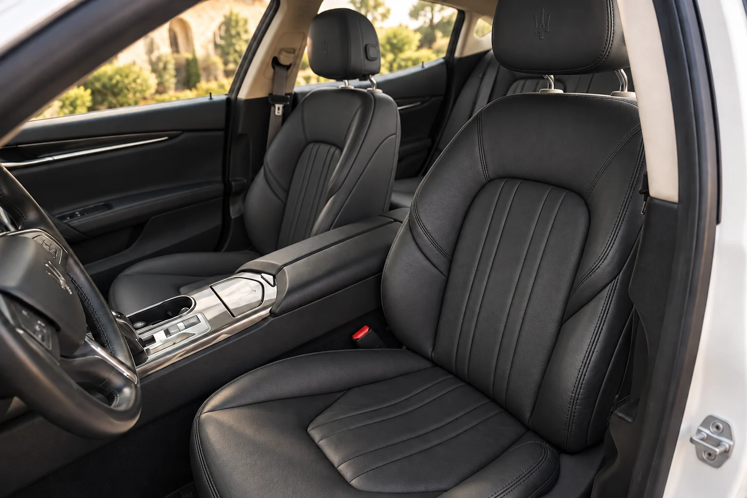 Interni in pelle nera della Maserati Ghibli